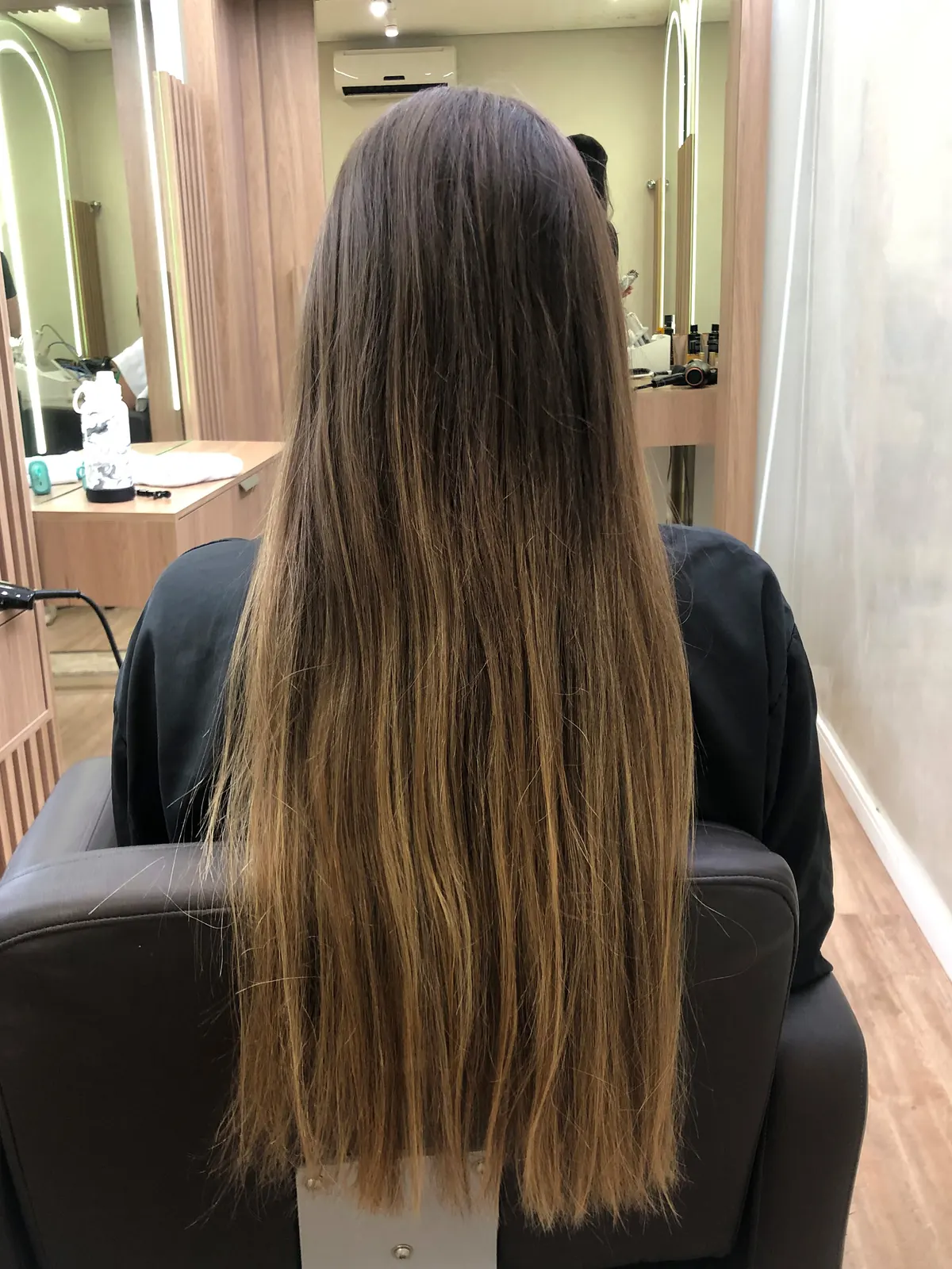 antes-gabi-site-caroline-ebling Antes: cabelo longo e liso, castanho, sem iluminação
